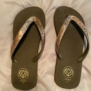 Women’s gold/brown reef flip flops